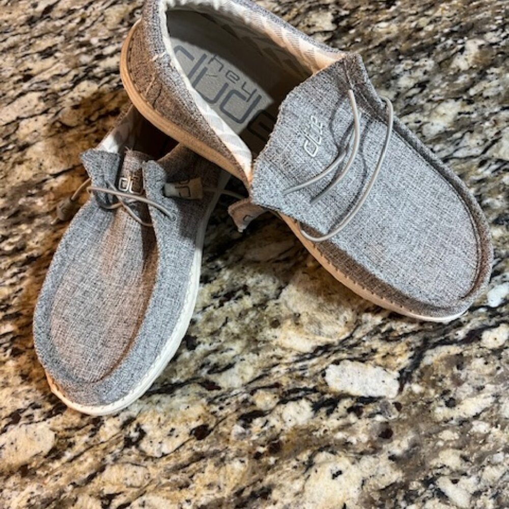 Light Gray Linen hey dude Wally Mens Shoes Size 8